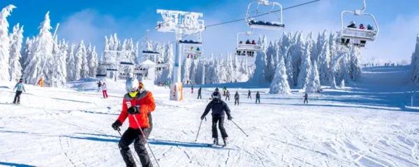 plaisirs cachés de la montagne lors d'un séjour de ski